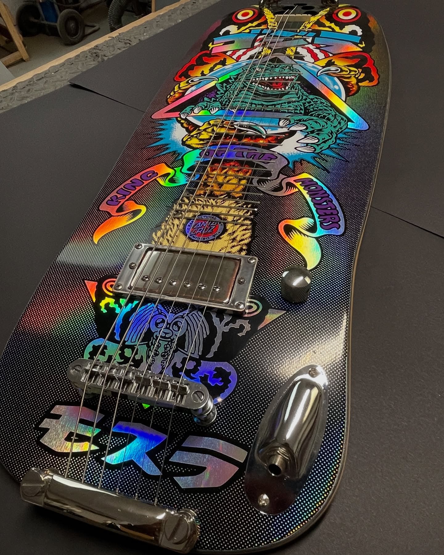 Sk8 Lap Steel – “King of the Monsters” (Modèle unique – Santa Cruz)